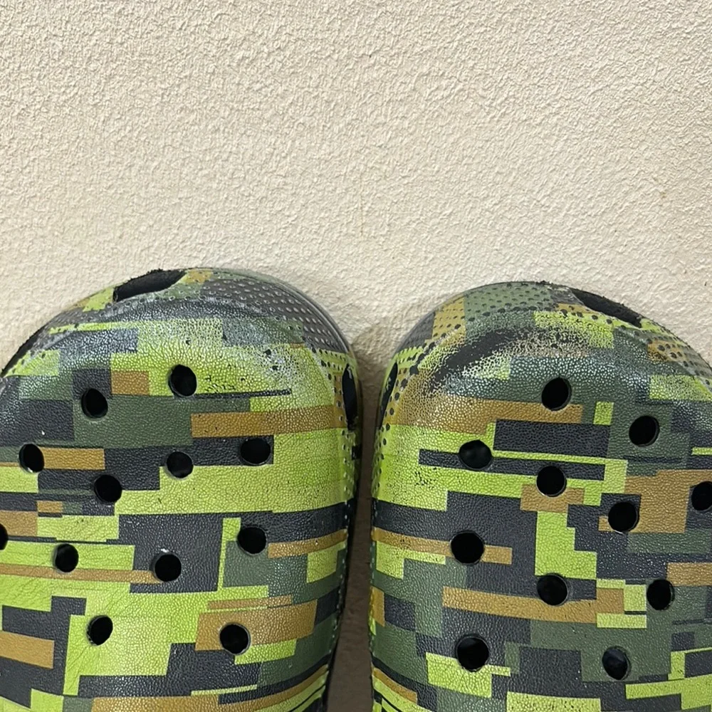 CROCS Green and Black Water Shoes with Adjustable Straps